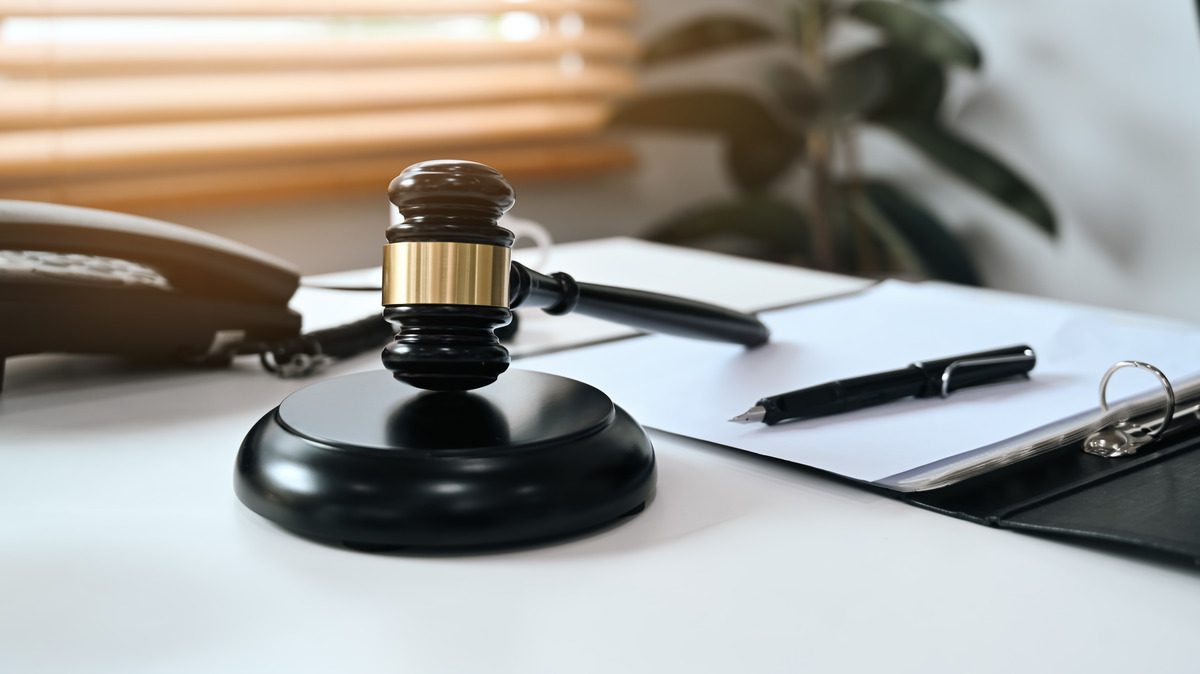 A judge's gavel rests on a desk alongside a pen and notepad, symbolizing legal proceedings and child support considerations