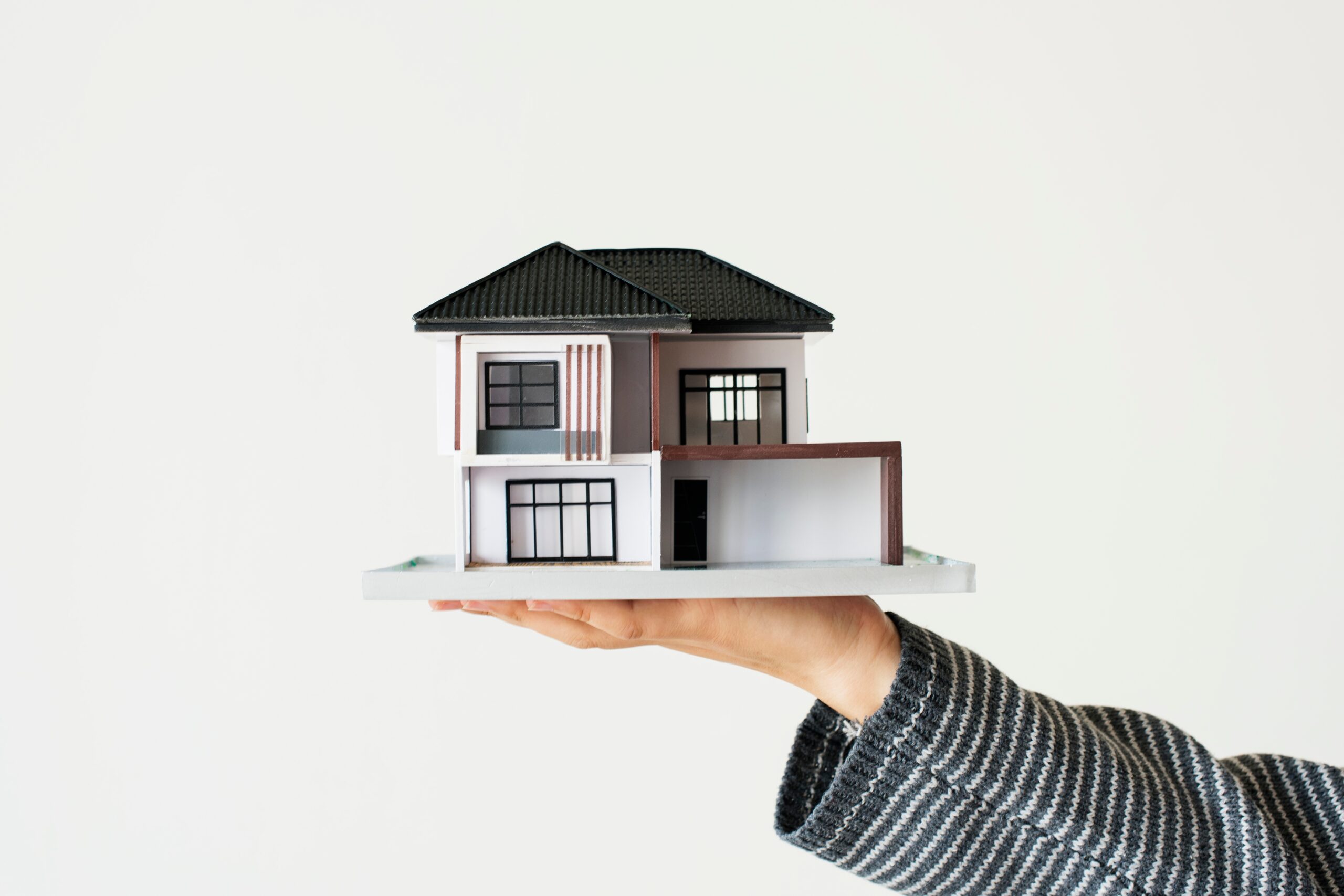 What Happens to Family Home in Divorce: Who Gets the House?